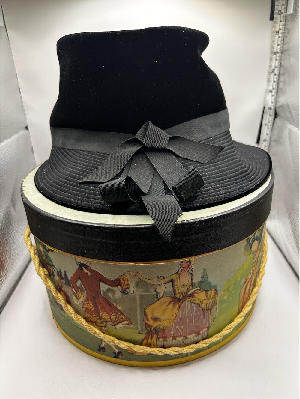 Vintage Gwenn Pennington Black Velvet Cloche Hat Size 22.5 With Illustrated Box
